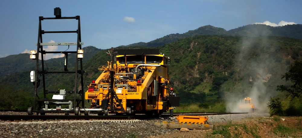 La &uacute;ltima tecnolog&iacute;a y equipo para la construcci&oacute;n de v&iacute;as f&eacute;rreas